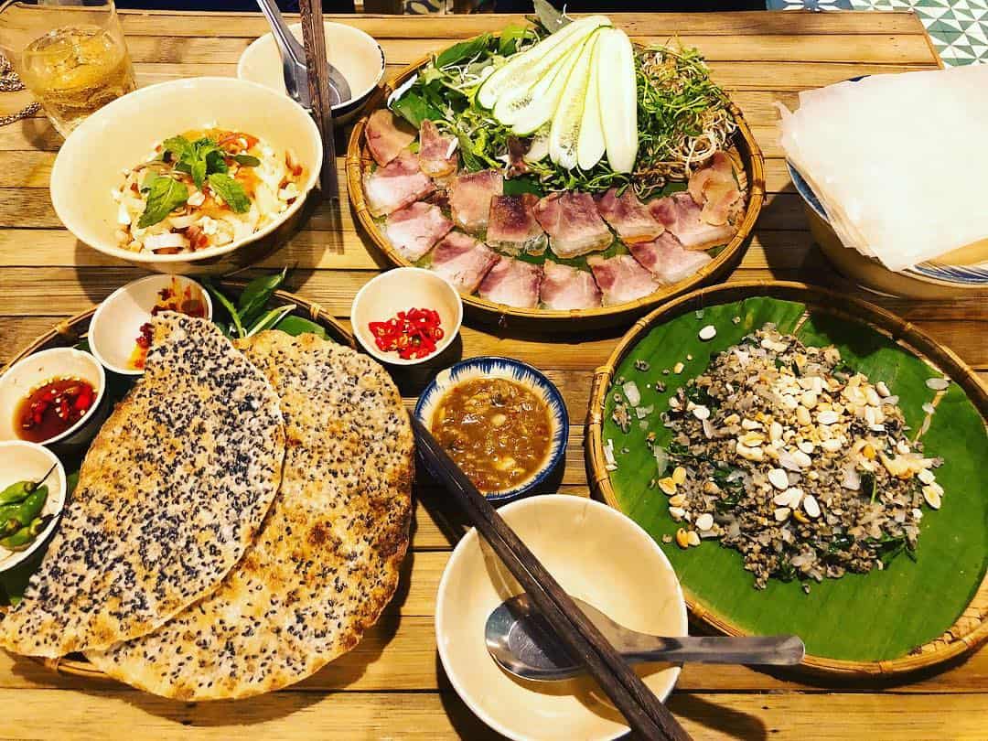 10 nhà hàng nổi tiếng của nghệ sĩ Việt hút khách nườm nượp